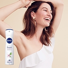 Body Deodorant Spray - Nivea Anti-Respirant Fresh Blossom Fresh Skin Feel Flower Bouquet & Lemongrass Scent — photo N32