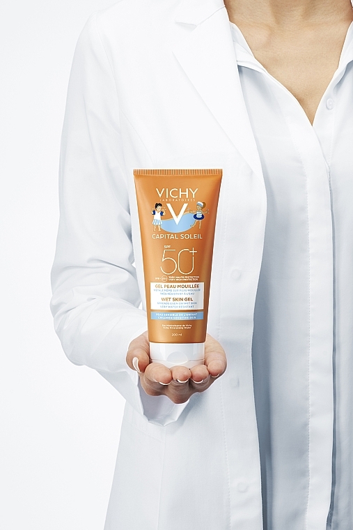 Waterproof Sun Protection Wet Skin Gel for Children's Sensitive Skin, SPF50+ - Vichy Capital Soleil Wet Skin Gel — photo N12
