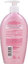 Intimate Hygiene Delicate Emulsion - AA Cosmetics Intymna For Girls — photo N4