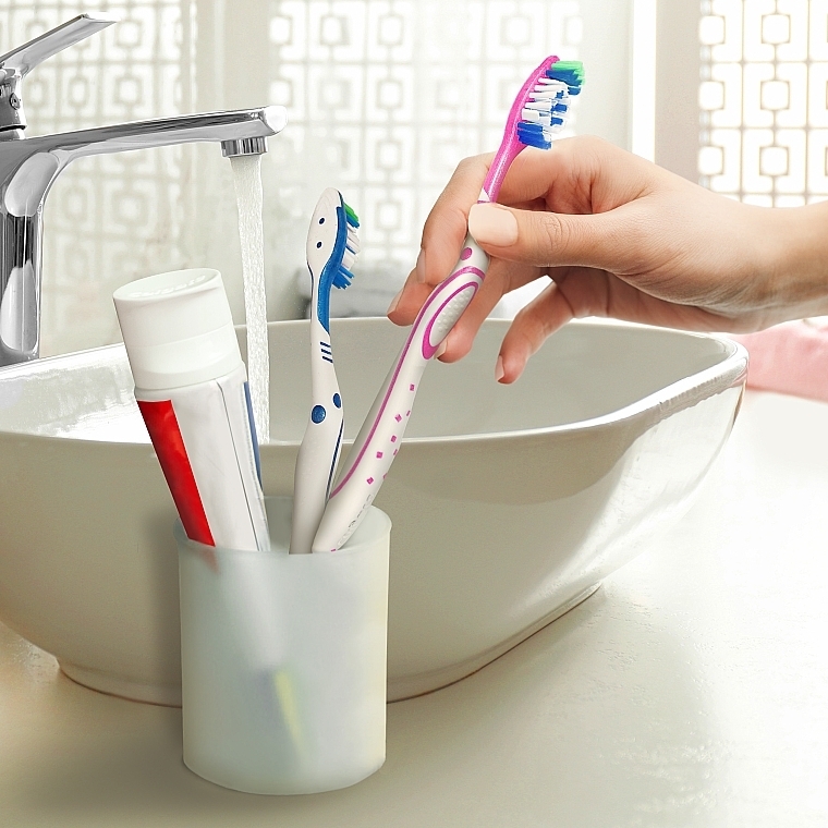 Toothbrush Medium "Max White", pink - Colgate Max White Medium With Polishing Star — photo N14