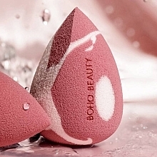 Makeup Sponge, medium, slanted, pink-berry - Boho Beauty Bohoblender Pinky Berry Medium Cut — photo N21