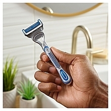 Set - Gillette SkinGuard Sensitive (razor + shave/gel/200ml) — photo N9
