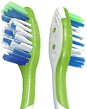 Toothbrush Medium "Max White", green - Colgate Max White Medium With Polishing Star — photo N3