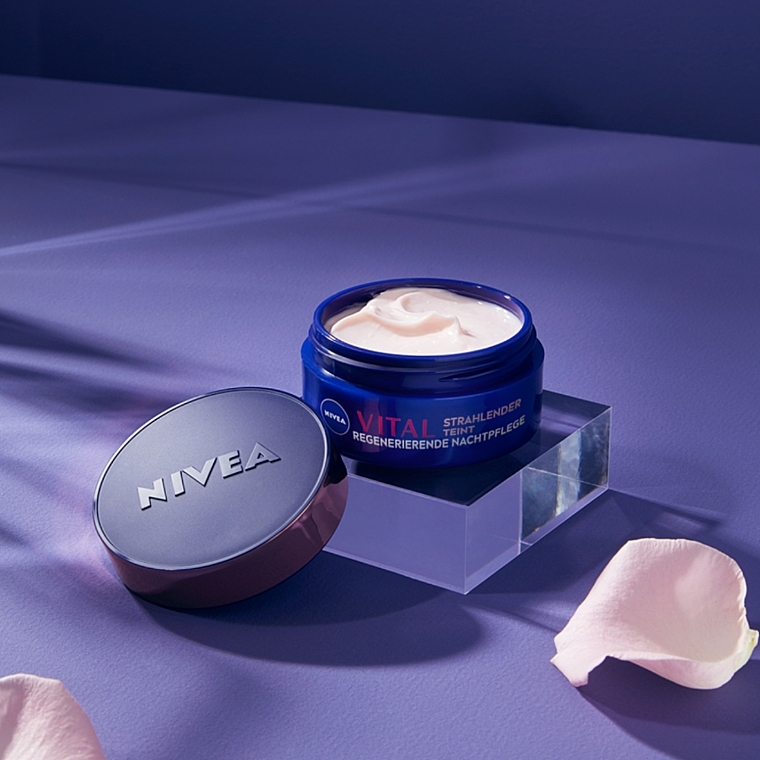 Regenerating Night Cream for Mature Skin - Nivea Vital Radiant Complexion Regenerating Night Cream — photo N4