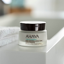 Rejuvenating & Moisturizing Even Skin Tone Cream SPF20 - Ahava Age Control Even Tone Moisturizer Broad — photo N4