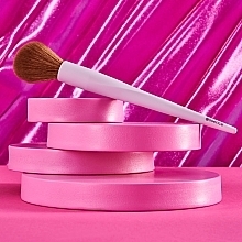 Blush & Highlighter Brush - Essence Blush & Highlighter Brush — photo N4