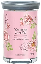 Scented Candle in Glass 'Fresh Cut Roses', 2 wicks - Yankee Candle Singnature — photo N1