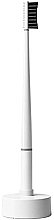 Fragrances, Perfumes, Cosmetics Medium-Hard Toothbrush on a Stand, white - Piuma Medium Toothbrush Pure White Bristles With Calendar Base