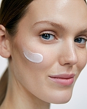 Restoring Night Cream for All Types of Skin - Nivea Naturally Good Night Regeneration Care — photo N4