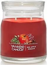 Fragrances, Perfumes, Cosmetics Scented Candle in Jar 'Red Apple Wreath', 2 wicks - Yankee Candle Singnature