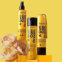 Leave-in Spray for Wavy Hair - Matrix A Curl Can Dream Spray Scrunch N' Go Defining Spray — photo N6