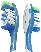 Medium Toothbrush 'Max White', blue - Colgate Max White Medium With Polishing Star — photo N5