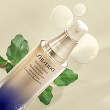 Define Face & Neck Serum - Shiseido Unisex Vital Perfection LiftDefine Radiance Serum — photo N2
