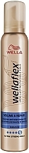Ultra-Strong Hold Hair Styling Mousse "Volume and Repair" - Wella Wellaflex Volume & Repair  — photo N1