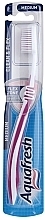 Fragrances, Perfumes, Cosmetics Medium Toothbrush, crimson - Aquafresh Clean & Flex