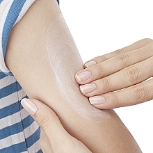 Waterproof Sun Protection Wet Skin Gel for Children's Sensitive Skin, SPF50+ - Vichy Capital Soleil Wet Skin Gel — photo N27
