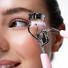 Lash Curler - Brushworks Pro Lash Curler with Comb — photo N5