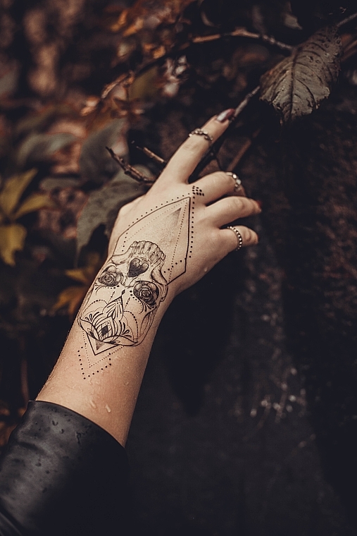 Flash Tattoo "Skull in Geometry" - Arley Sign — photo N5