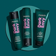 Neutralizing Red Shades Dark Hair Mask - Matrix Total Results Dark Envy Mask — photo N5