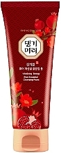 Fragrances, Perfumes, Cosmetics Radiance Face Cleansing Foam with Pomegranate Extract - Daeng Gi Meo Ri Pure Essential Cleansing Foam