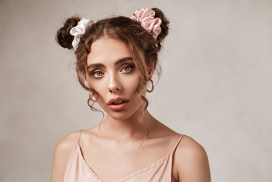 Largy Natural Silk Scrunchie, powder - MAKEUP — photo N3