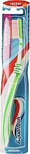 Fragrances, Perfumes, Cosmetics Medium Toothbrush, green - Aquafresh Between Teeth Medium