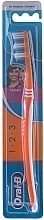 Toothbrush, 40 medium, orange - Oral-B 1 2 3 Classic 40 Medium — photo N1