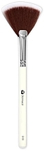 Makeup Brush - Dermacol Fan Brush D59 — photo N1