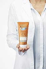 Waterproof Sun Protection Wet Skin Gel for Children's Sensitive Skin, SPF50+ - Vichy Capital Soleil Wet Skin Gel — photo N11