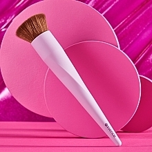 Makeup Brush - Essence Make Up Buffer Brush 01 Buff Away Your Problems — photo N4