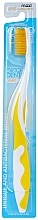 Fragrances, Perfumes, Cosmetics Toothbrush, yellow - Orto-Dent Gold Maxi Toothbrush