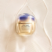 Concentrated Cream for Mature Skin - Shiseido Vital Perfection Concentrated Supreme Cream — photo N10