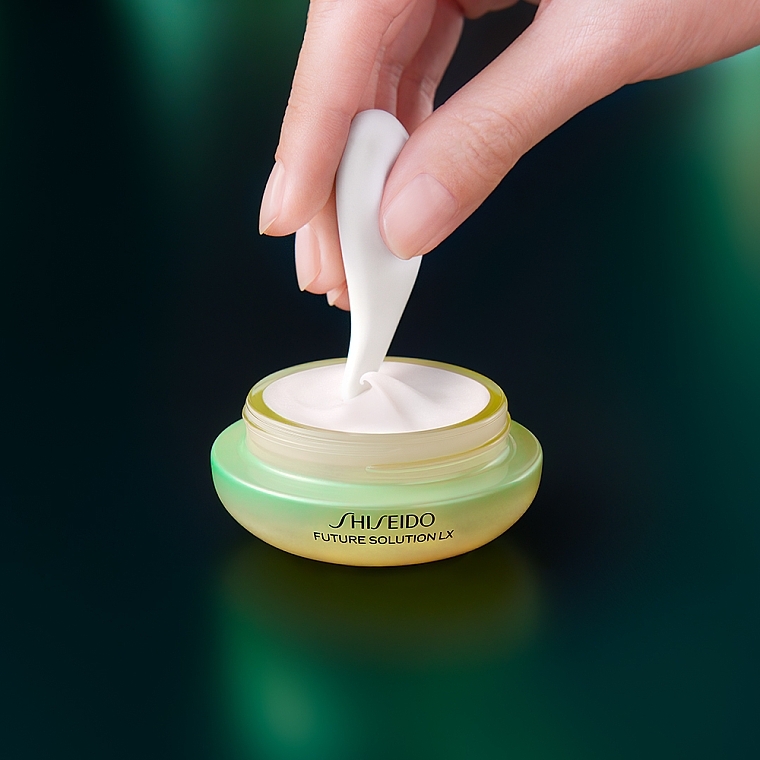 Anti-Aging Eye Cream - Shiseido Future Solution LX Legendary Enmei Ultimate Radiance Eye Cream — photo N5