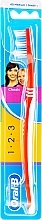 Medium Toothbrush 40, red - Oral-B 1 2 3 Classic 40 Medium — photo N1