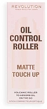 Mattifying Face Roller - Makeup Revolution Roller Matte Touch Up Oil Control — photo N3