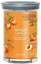 Fragrances, Perfumes, Cosmetics Scented Candle in Glass 'Farm Fresh Peach', 2 wicks - Yankee Candle Singnature