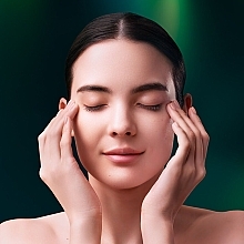 Anti-Aging Eye Cream - Shiseido Future Solution LX Legendary Enmei Ultimate Radiance Eye Cream — photo N6