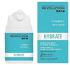 Fragrances, Perfumes, Cosmetics Moisturizing Face Cream - Revolution Skincare Hydrate Vitamin E & B3 Moisturiser