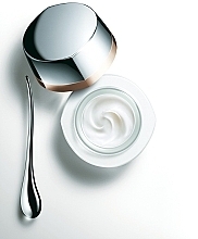 Eye Cream - Sensai Cellular Performance Lift Remodelling Eye Cream — photo N2