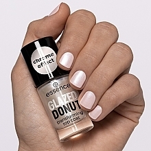 Chrome Effect Top Coat - Essence Glazed Donut Transforming Top Coat — photo N5