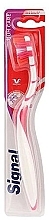 Fragrances, Perfumes, Cosmetics Toothbrush, medium hard, red - Signal Gum Care Medium Toothbrush