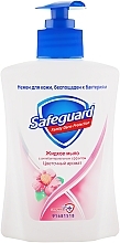 Fragrances, Perfumes, Cosmetics Antibacterial Liquid Soap with Floral Scent - Safeguard Family Germ Protect